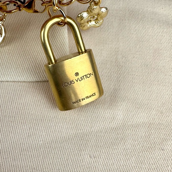 Louis Vuitton vintage lock bracelet with charms - Picture 3 of 4